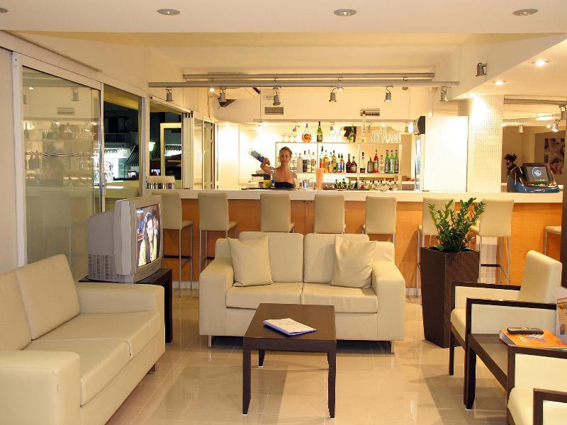 Michel Apartahotel 3*