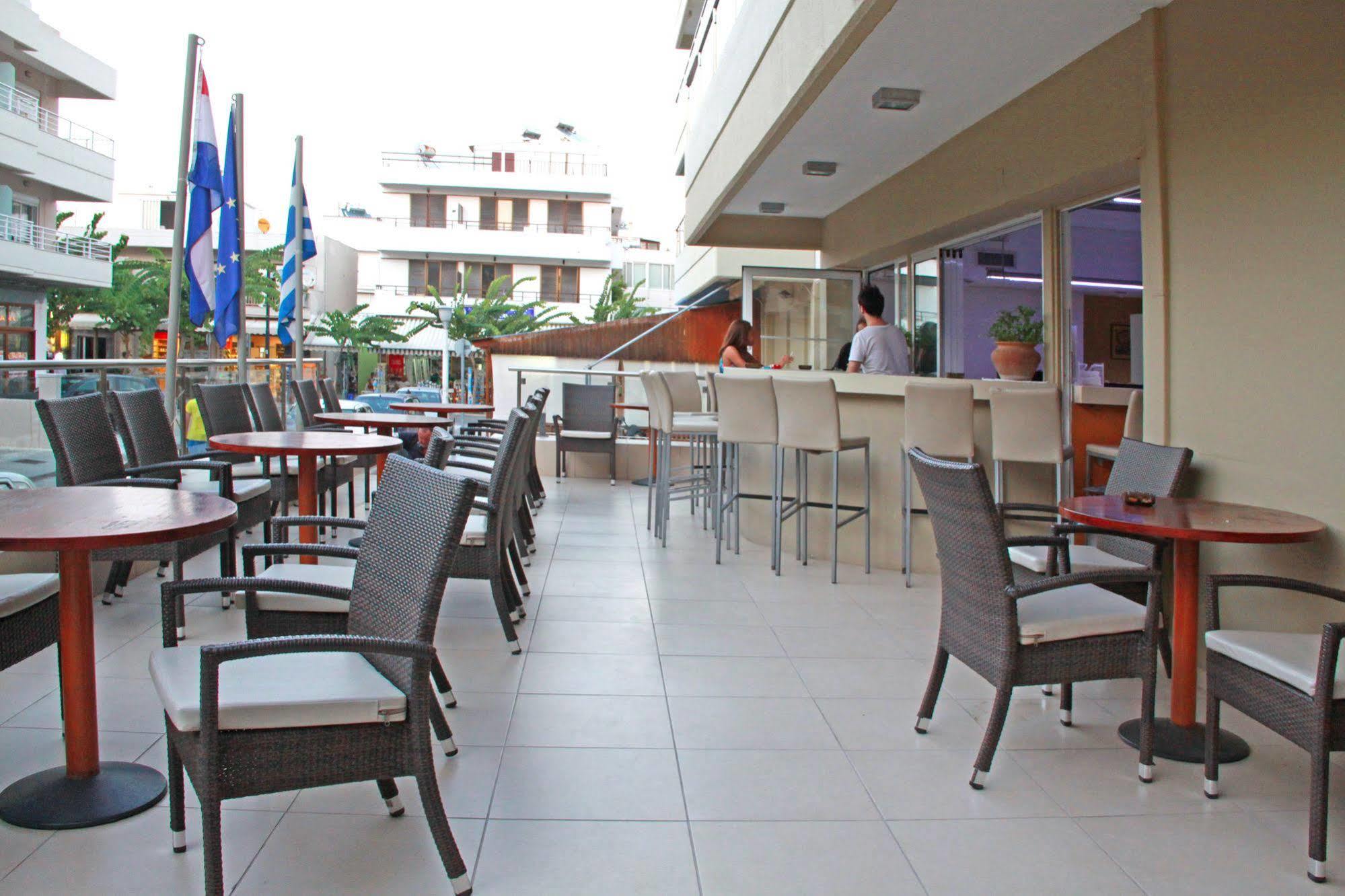Michel Apartahotel 3*