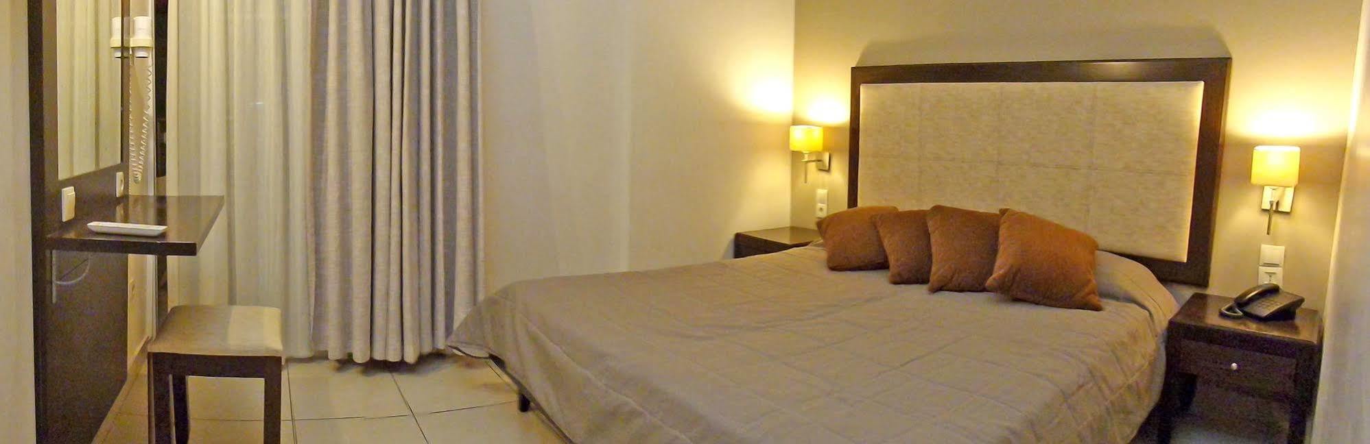 Michel Apartahotel