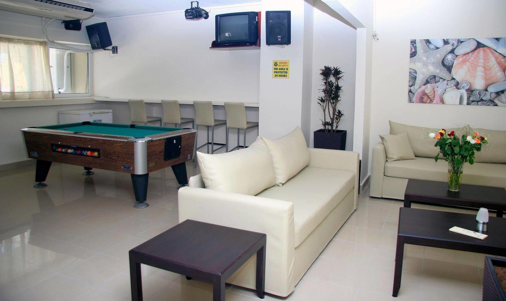 Michel Apartahotel